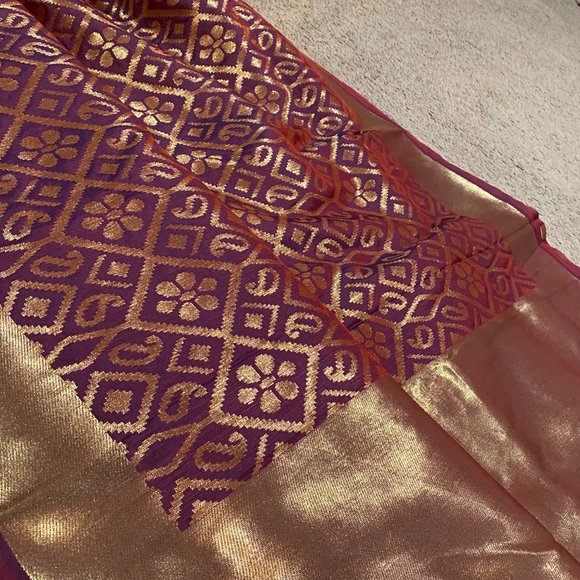 Banarasi silk sari in Onion Purple - Picture 7 of 11